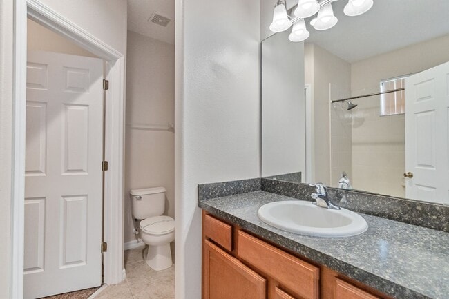 Building Photo - MOVE IN SPECIAL-Beautiful 2/2.5 Townhome W...