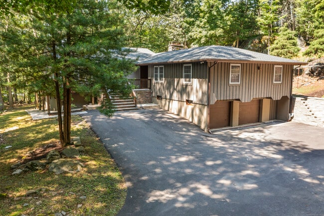Building Photo - 83 Buck Hill Rd
