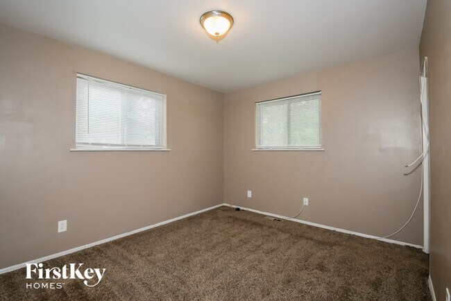 Building Photo - 2725 Benne Dr