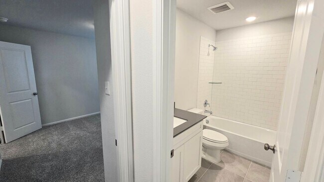 Building Photo - 920 Santa Lucia Dr