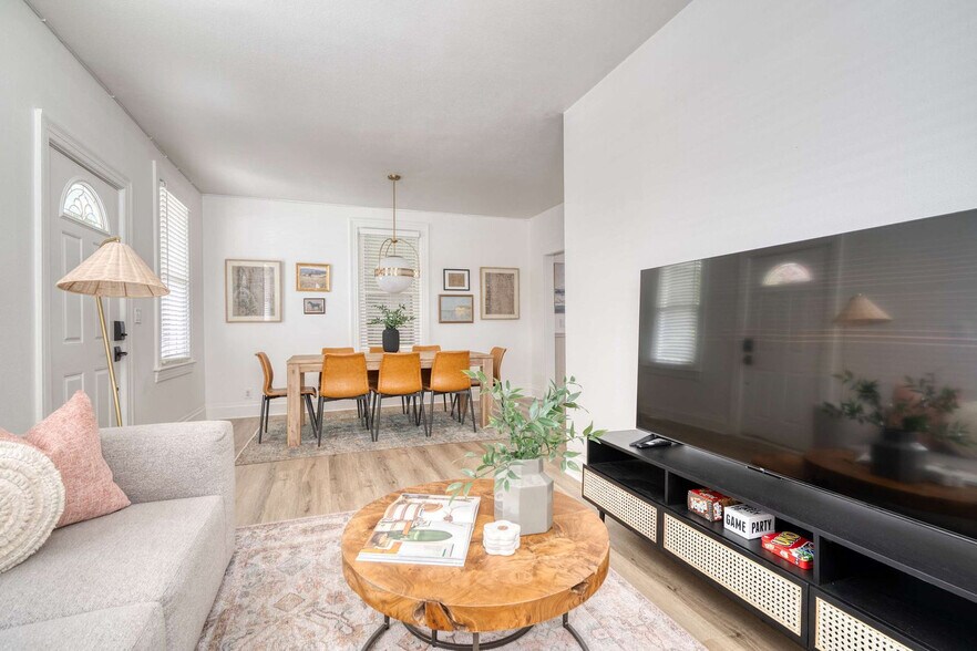 Building Photo - 4128 N Montana Ave