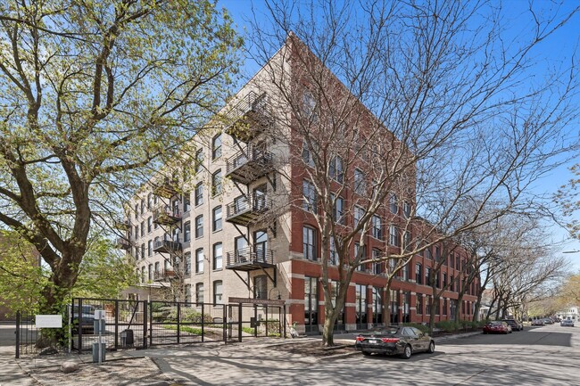 Primary Photo - 2511 W Moffat St