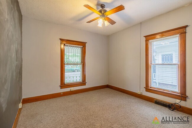 Building Photo - 800 Osage St