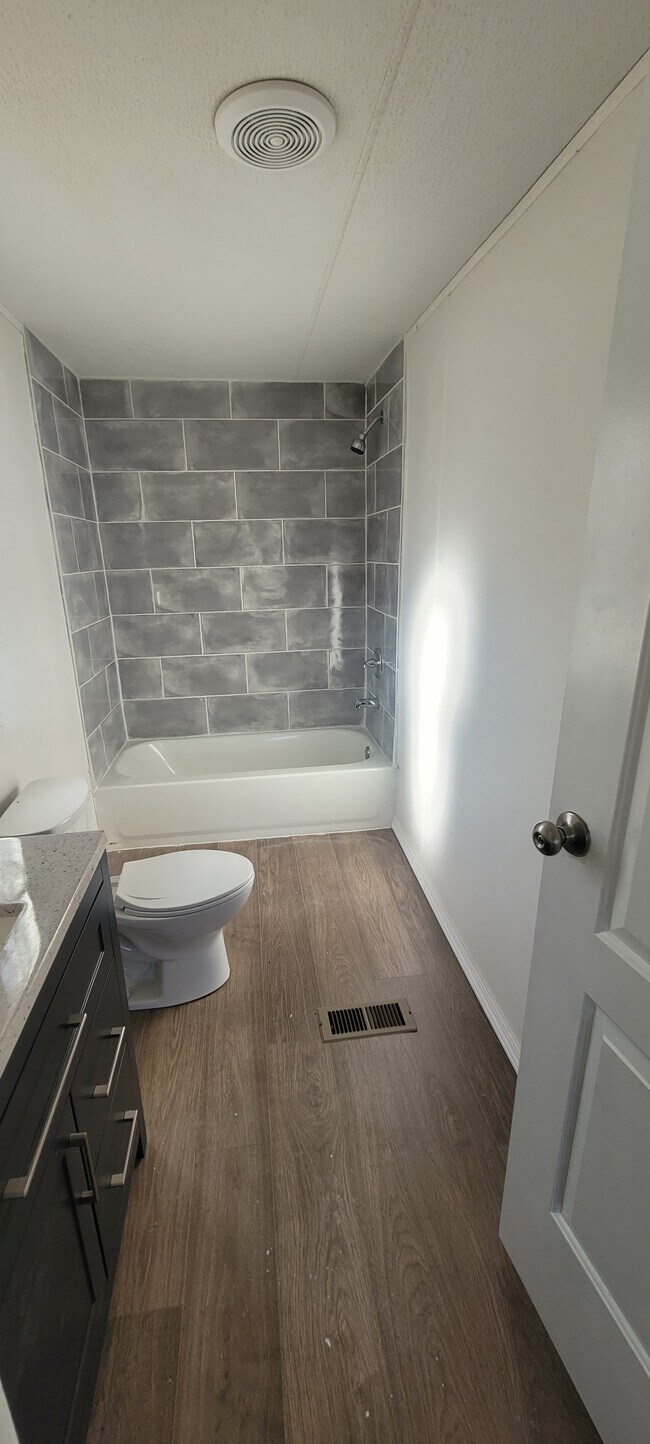 Building Photo - 120 Linda Sue Ln