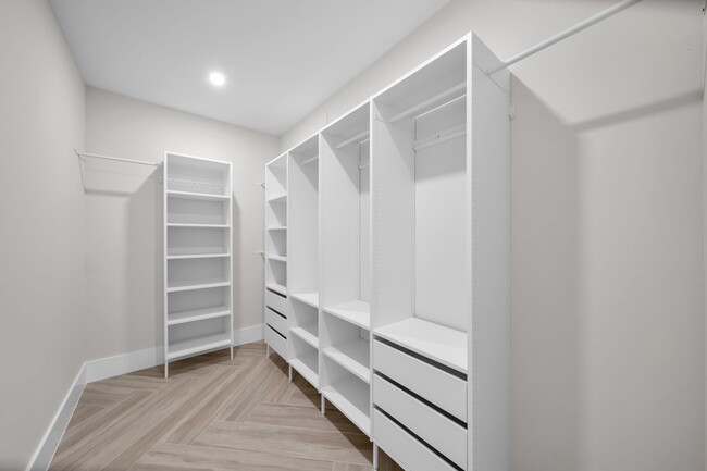 Building Photo - 1142 NE 37th St