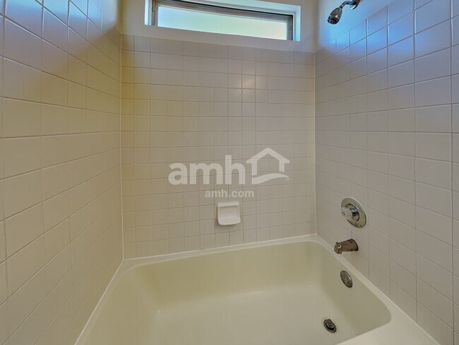 Building Photo - 2 Hastings Ct