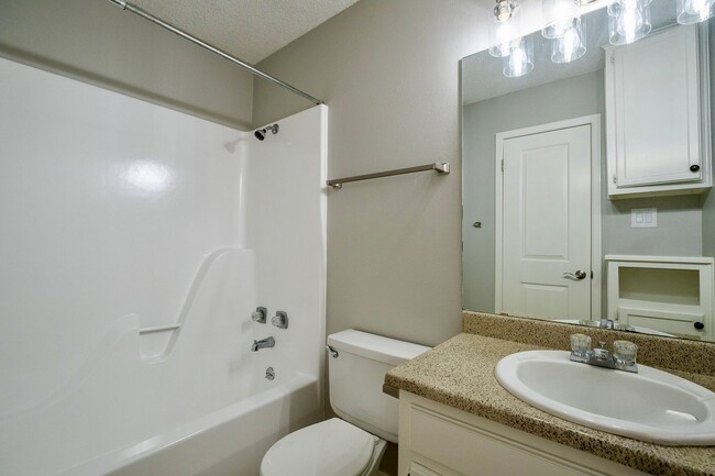 Building Photo - Fully Remodeled Townhome with Loft and Pri...