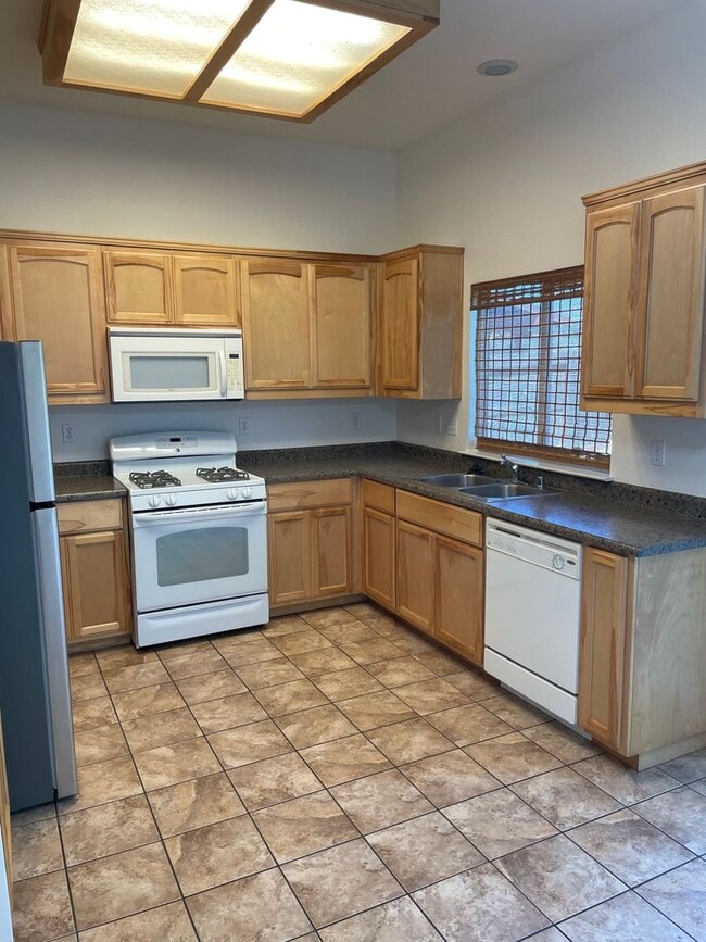 Building Photo - 3 Bedroom, 2 Bathroom House with a 2-Car Garage