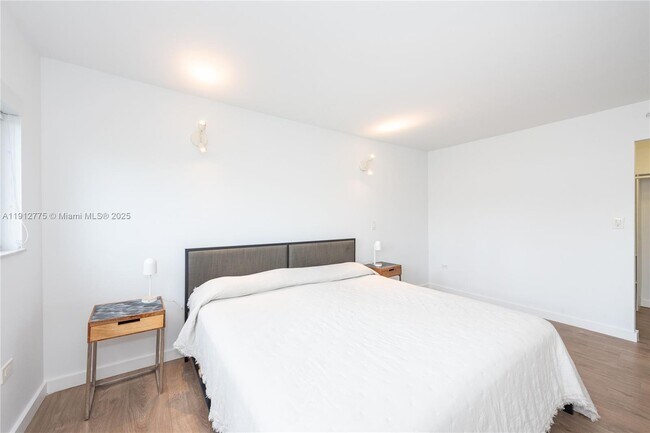 Building Photo - 1881 Washington Ave