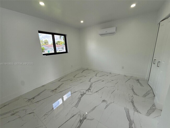 Building Photo - 9824 SW 26th Terrace