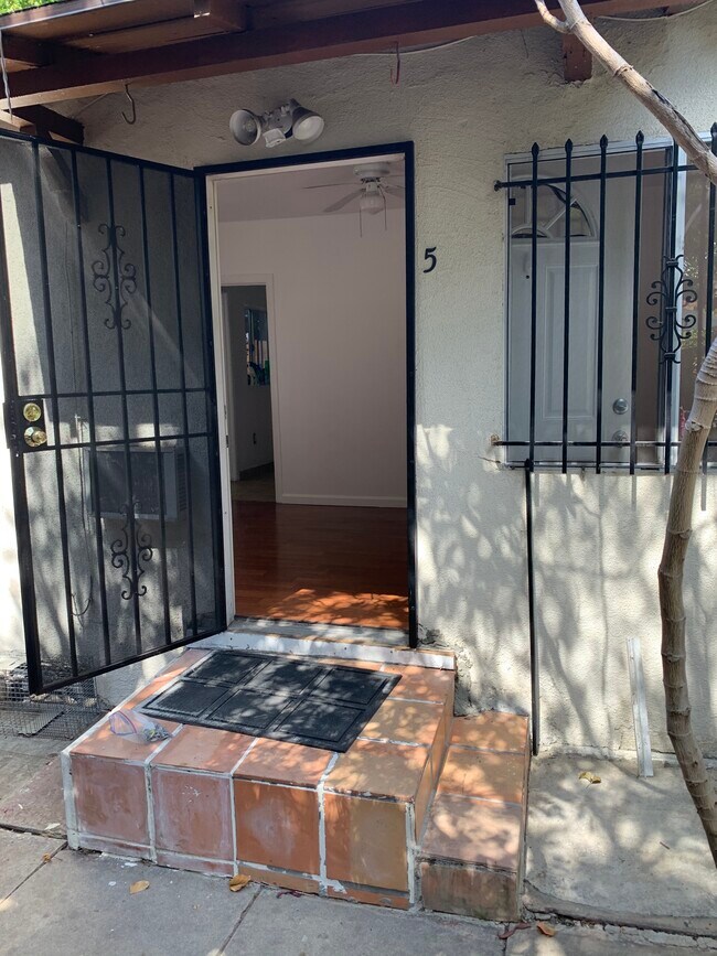 1145 N Formosa Ave 1145 N Formosa Ave West Hollywood CA 90046