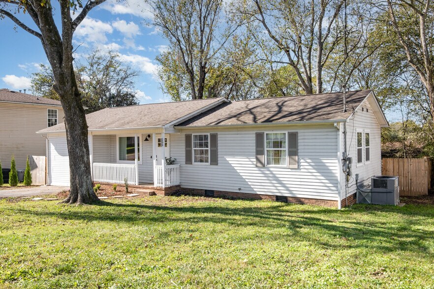 Building Photo - 209 Nowlin Dr