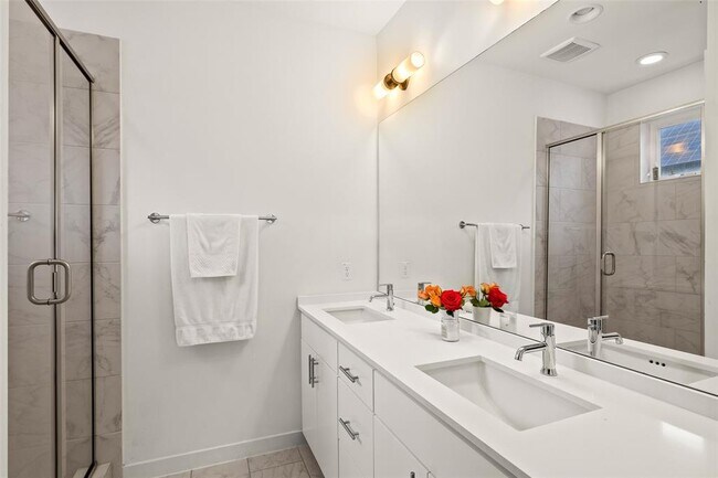 Building Photo - 3109 Aldwyche Dr