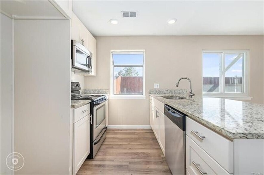 Building Photo - 12536 Forest Dr