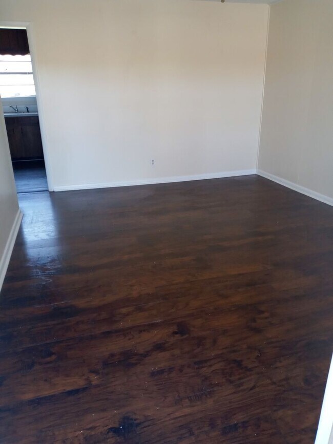 Building Photo - Zillow