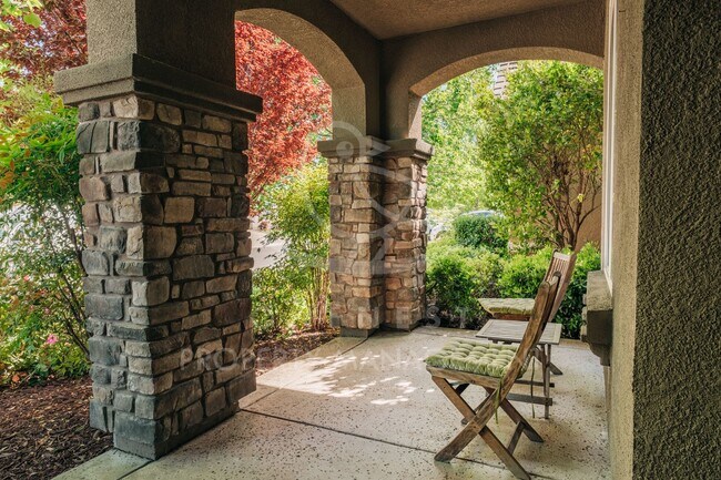 Building Photo - Spacious Home in the Lincoln Crossing Community, walking distance to Lincoln Crossing Elementary