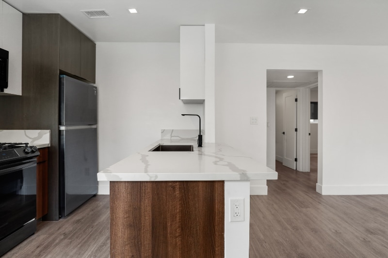 Building Photo - 701 N Hill Pl