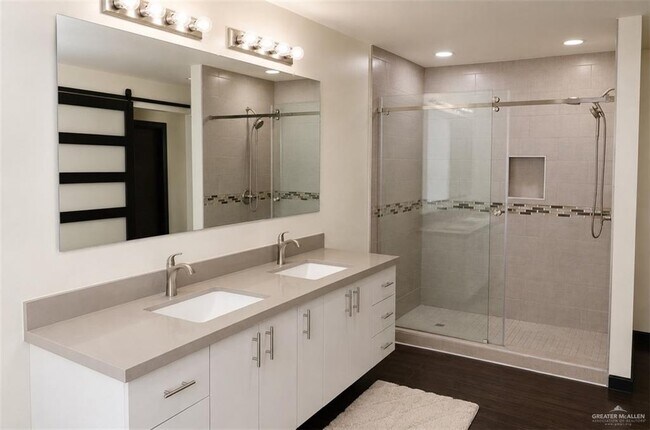 Building Photo - 310 Rio Grande Dr