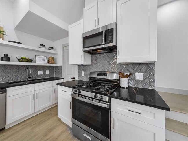 Building Photo - 2410 Vaughn St