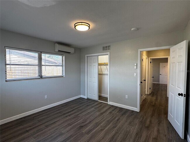 Building Photo - 2624 Sunnybrook Dr