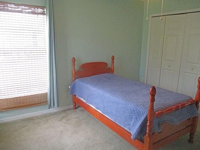 Building Photo - 935 Southlakes Way SW