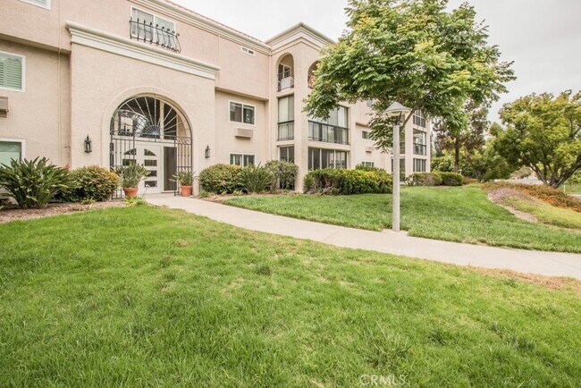 Building Photo - 5500 Paseo Del Lago W
