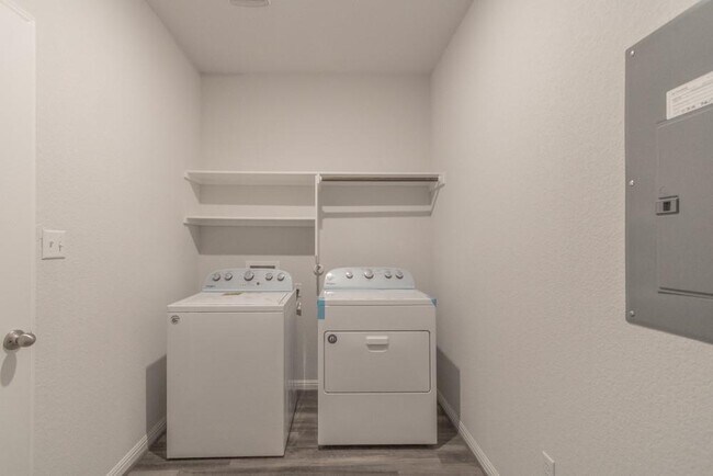 Building Photo - 1605 Gerald Ln