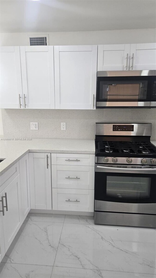Building Photo - 3831 SW 79th Ave