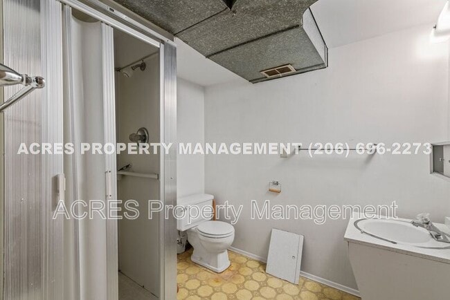 Building Photo - 7617 S Lakeridge Dr