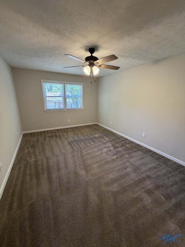 Building Photo - 1248 Hamilton Dr