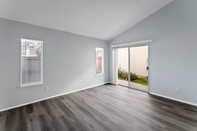 Building Photo - Charming 3 bedroom, 2 bathroom home in Hun...