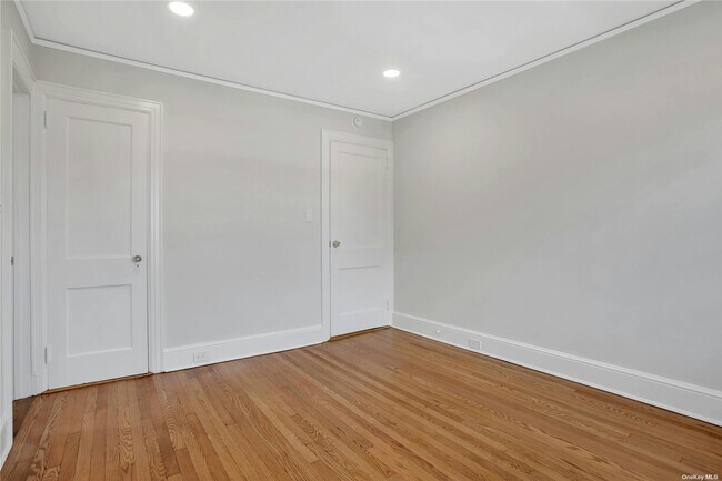 Building Photo - 92 Hillside Ave