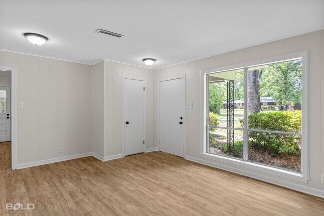 Building Photo - 6119 Bradford Dr