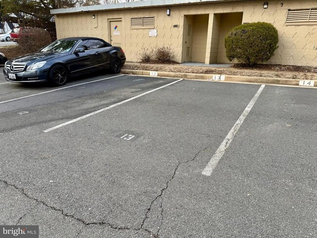 Building Photo - 5565 Columbia Pike