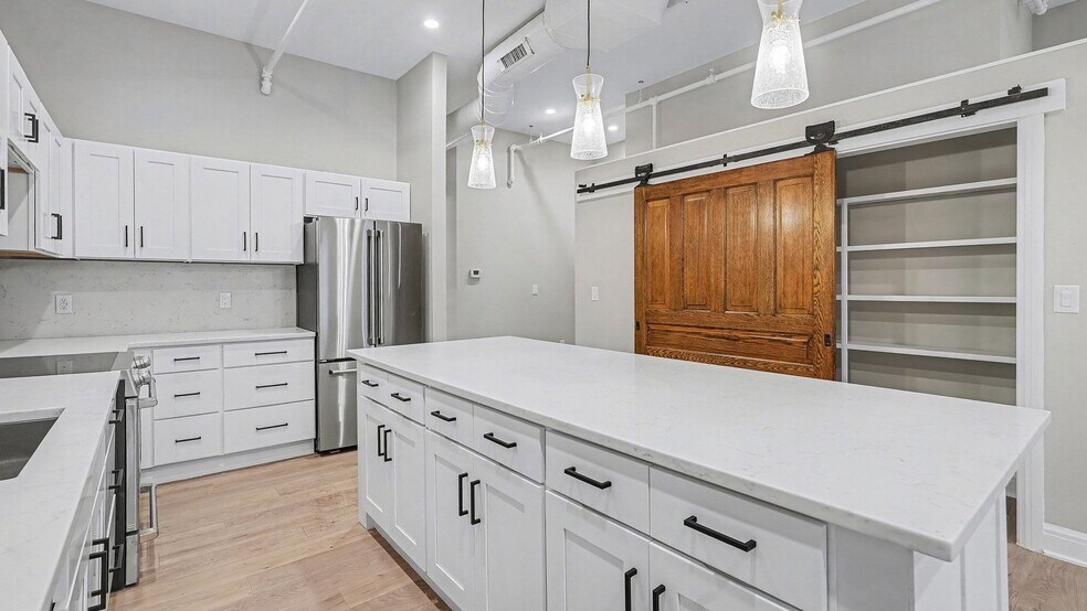 Building Photo - 115 S Main St