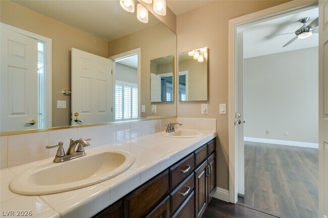 Building Photo - 54 Grossinger Ct