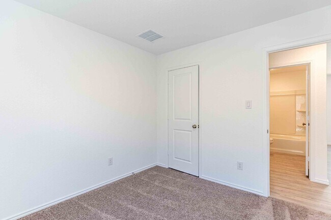 Building Photo - 9143 Coronal Rings