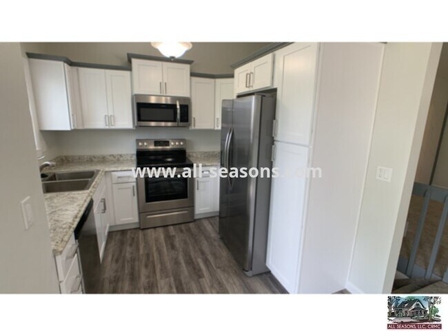 Building Photo - Magnificent rancher with partially finishe...