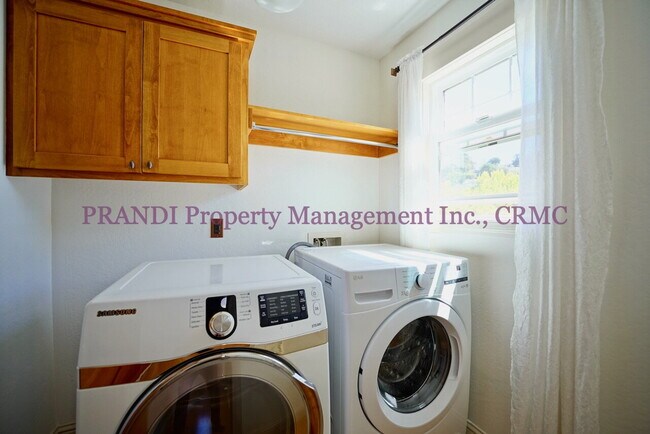 Building Photo - Gerstile Park Gem, With Upgraded Finishes ...