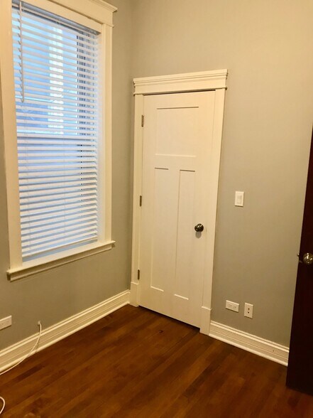 Bedroom 2 - 2727 N Hamlin Ave