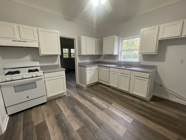 Building Photo - Welcome to your next chapter in comfort, c...