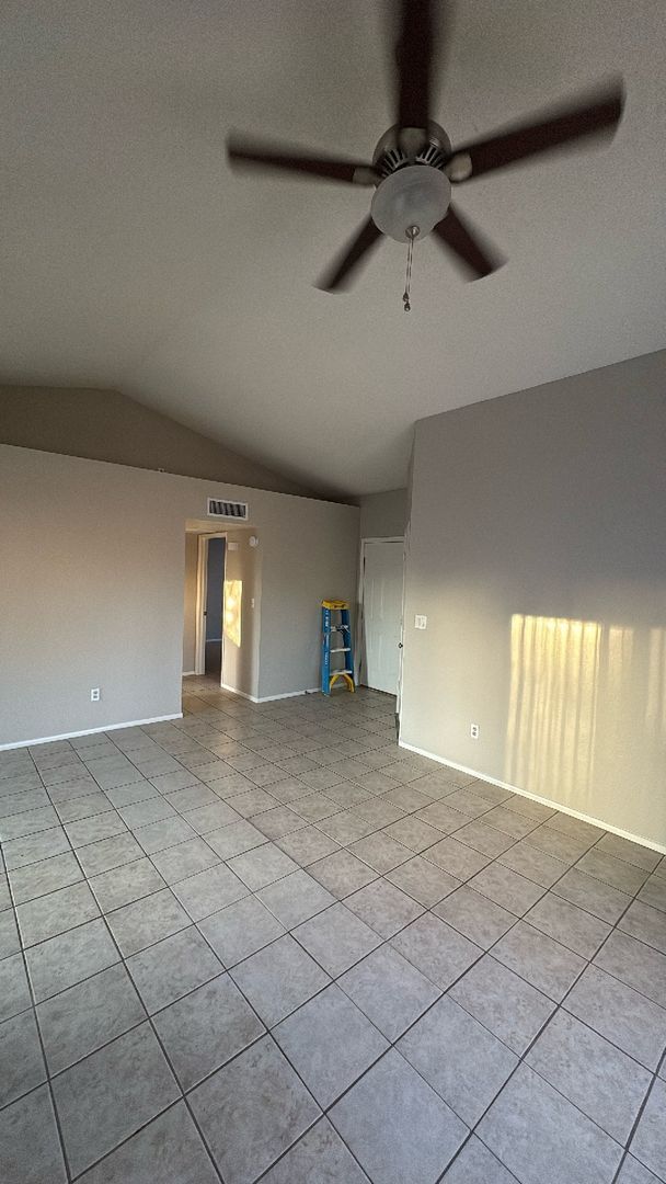 Building Photo - 1664 S Robin Ln