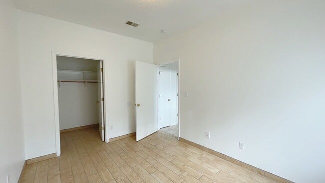 Building Photo - 235 Glenridge Park Ln NE