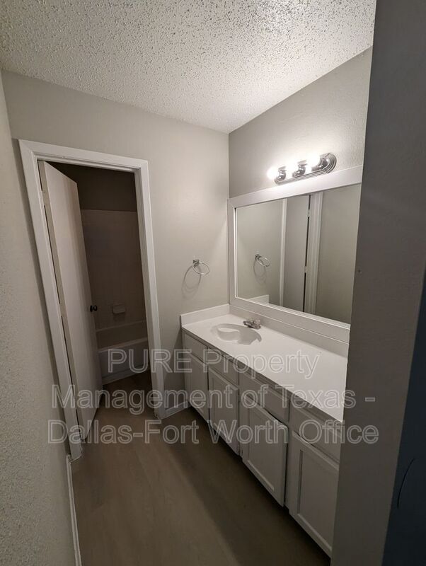 Building Photo - 819 Betty Ct