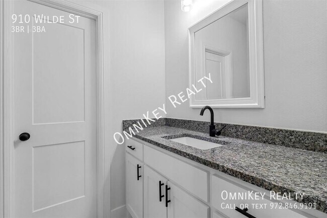 Building Photo - 910 Wilde St