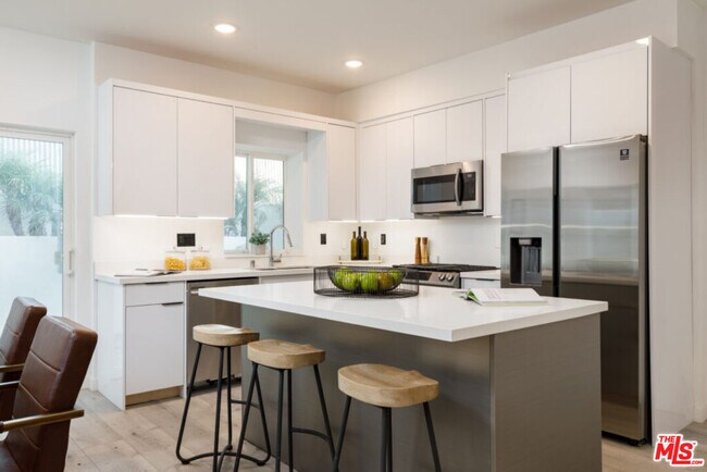 Building Photo - 846 N Alta Vista Blvd