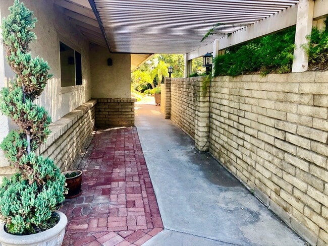 Building Photo - 1467 Knoll Park Ln