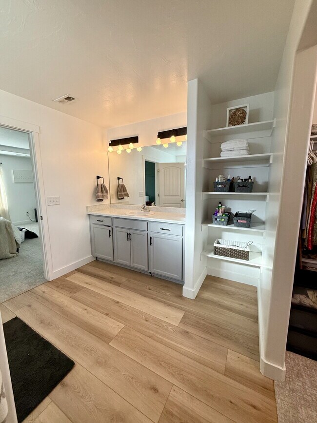 Building Photo - 623 S Jubilee Dr