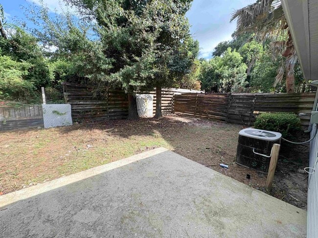 Building Photo - 1461 Live Oak Dr