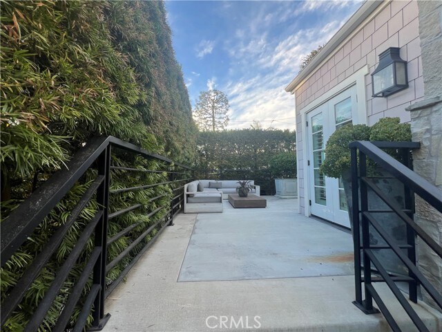 Building Photo - 521 Seaview St